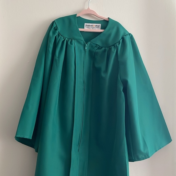 Graduation Cap & Gown - Picture 4 of 9